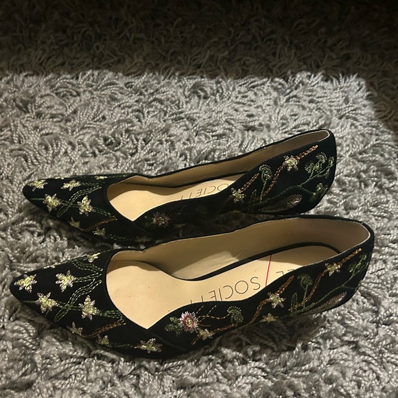 Cute embroidered heels - Picture 2 of 4